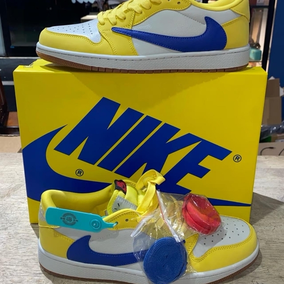 Travis Scott x Air Jordan 1 Retro OG Low Canary DZ4137 700, Size 11 - Picture 1 of 11